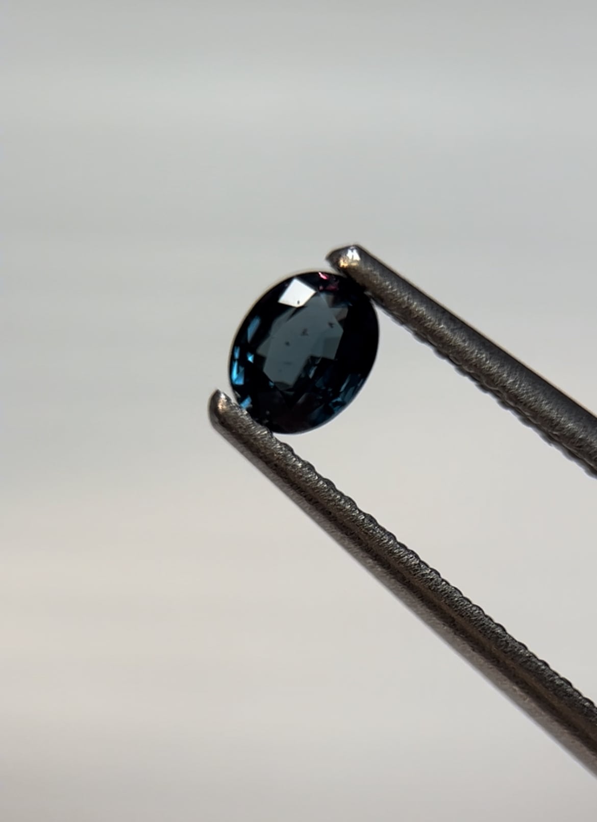 カラーチェンジガーネット(べキリ産) 0.51ct ovalの商品画像_10