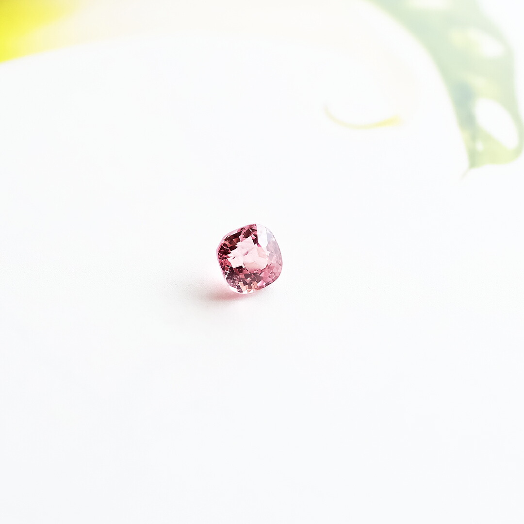 ★SALE★【オレンジピンク スピネル】NATURAL ORANGY PINK SPINEL / 1.05ct / 天然非加熱スピネル / 1点物 希少 スクエアクッションカット 【送料無料 / 鑑別書付】【クーポン対象外】の商品画像_2