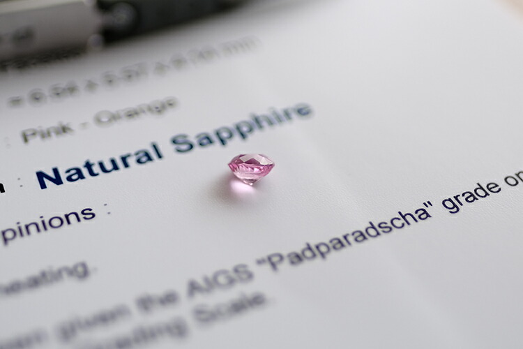 【パパラチア サファイア】PADPARADSCHA SAPPHIRE / 1.21ct / 天然非加熱サファイア / 1点物 ピンクオレンジ 希少石 希少カラー オーバルシェイプ 【送料無料 / 鑑別書付】の商品画像_6