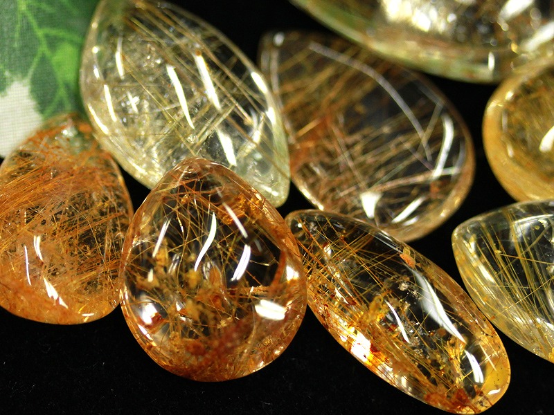 激安！限定入荷★金運・財運の石★透明度◎輝く金針★ルース（裸石）/ゴールドルチルクォーツ（ルチレイテッドクォーツ/金紅石入り水晶）/Mサイズ/1粒【返品交換不可】【天然石/パワーストーン】【アメリカツーソン・香港展示会・世界各地出展品買い付け】の商品画像_3