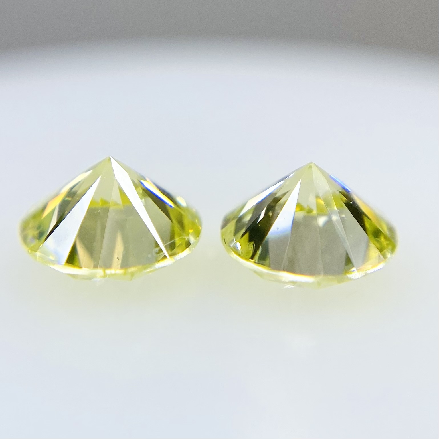 FANCY GREEN YELLOW 0.509ct/0.485ct RD/RT1919/CGLの商品画像_4