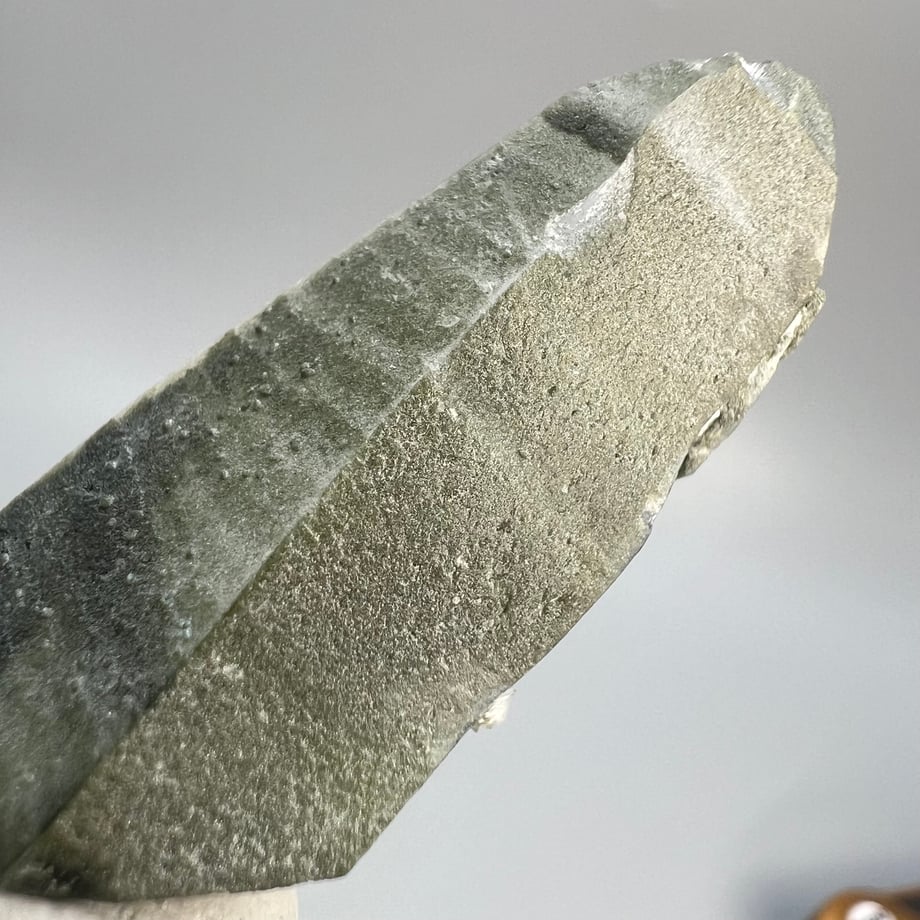ガネッシュヒマール産クローライトイン天然ヒマラヤ水晶ポイント/Ganesh Himal Chlorite in Himalayan Quartz Mini Pointの商品画像_11