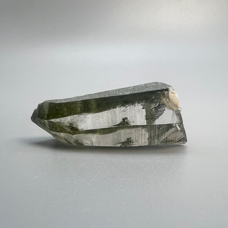 ガネッシュヒマール産クローライトイン天然ヒマラヤ水晶ポイント/Ganesh Himal Chlorite in Himalayan Quartz Mini Pointの商品画像_5