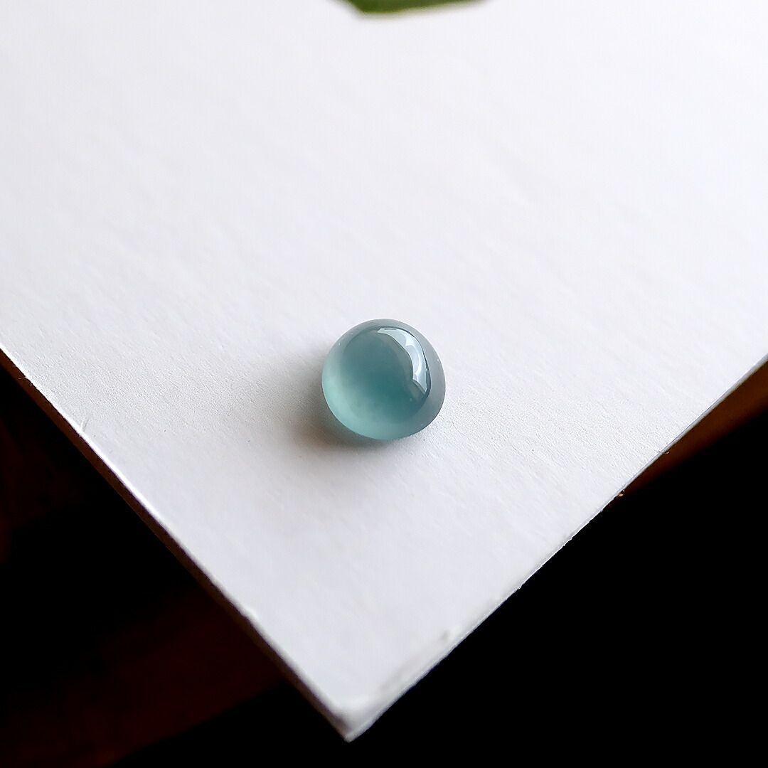 翡翠 (ヒスイ) ルース 『UMI-NO-SHIZUKU』 ( 2.57ct / サイズM ) アイスブルー翡翠 グアテマラブルー オーバル カボション 希少 一点物 高品質 グアテマラ産天然ひすい ジェダイト 硬玉 ナチュラル 無着色 5月誕生石 国石 プレゼント【鑑別書無料】【送料無料】の商品画像_9