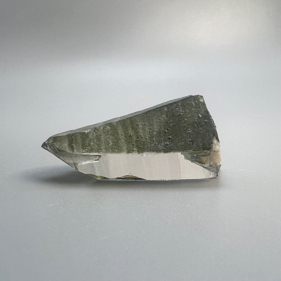 ガネッシュヒマール産クローライトイン天然ヒマラヤ水晶ポイント/Ganesh Himal Chlorite in Himalayan Quartz Mini Pointの商品画像_9