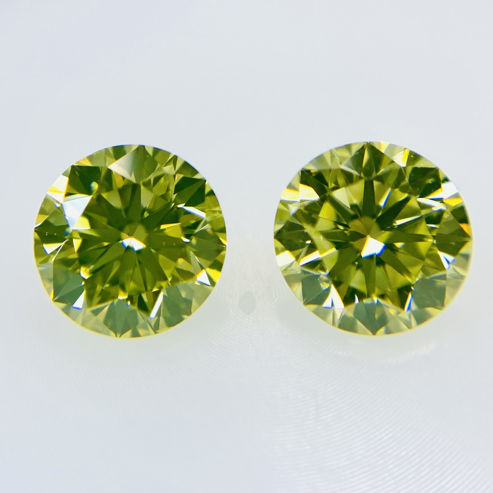 FANCY GREEN YELLOW 0.509ct/0.485ct RD/RT1919/CGLの商品画像_7