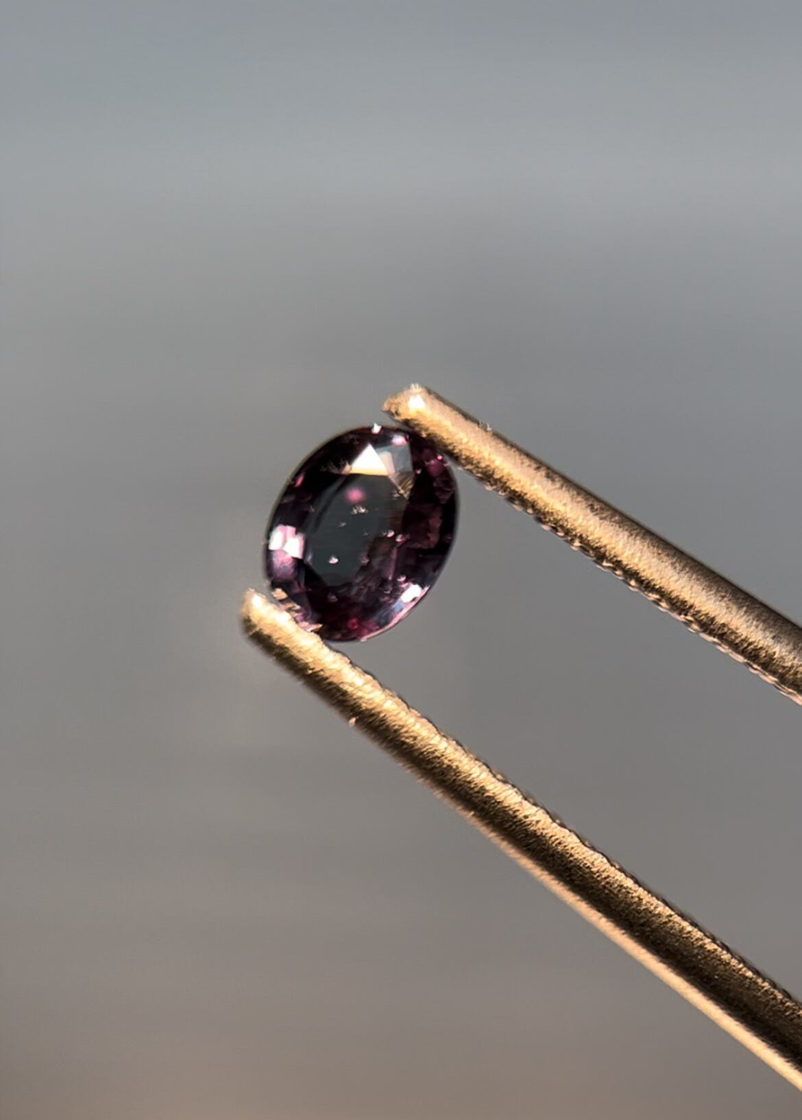 カラーチェンジガーネット(べキリ産) 0.51ct ovalの商品画像_3