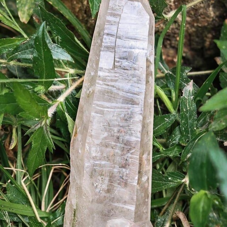 ＜大・710g＞シャパーダ・ジアマンチーナ産 レムリアンシードクリスタル 原石の商品画像_3