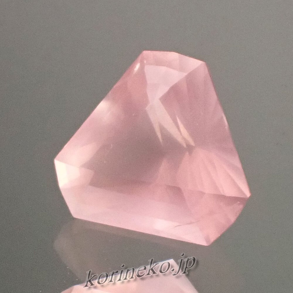  ローズクォーツのトライアングルカットルース 3.15ct の商品画像_3