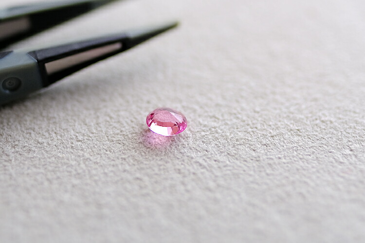 【パパラチア サファイア】PADPARADSCHA SAPPHIRE / 1.21ct / 天然非加熱サファイア / 1点物 ピンクオレンジ 希少石 希少カラー オーバルシェイプ 【送料無料 / 鑑別書付】の商品画像_17